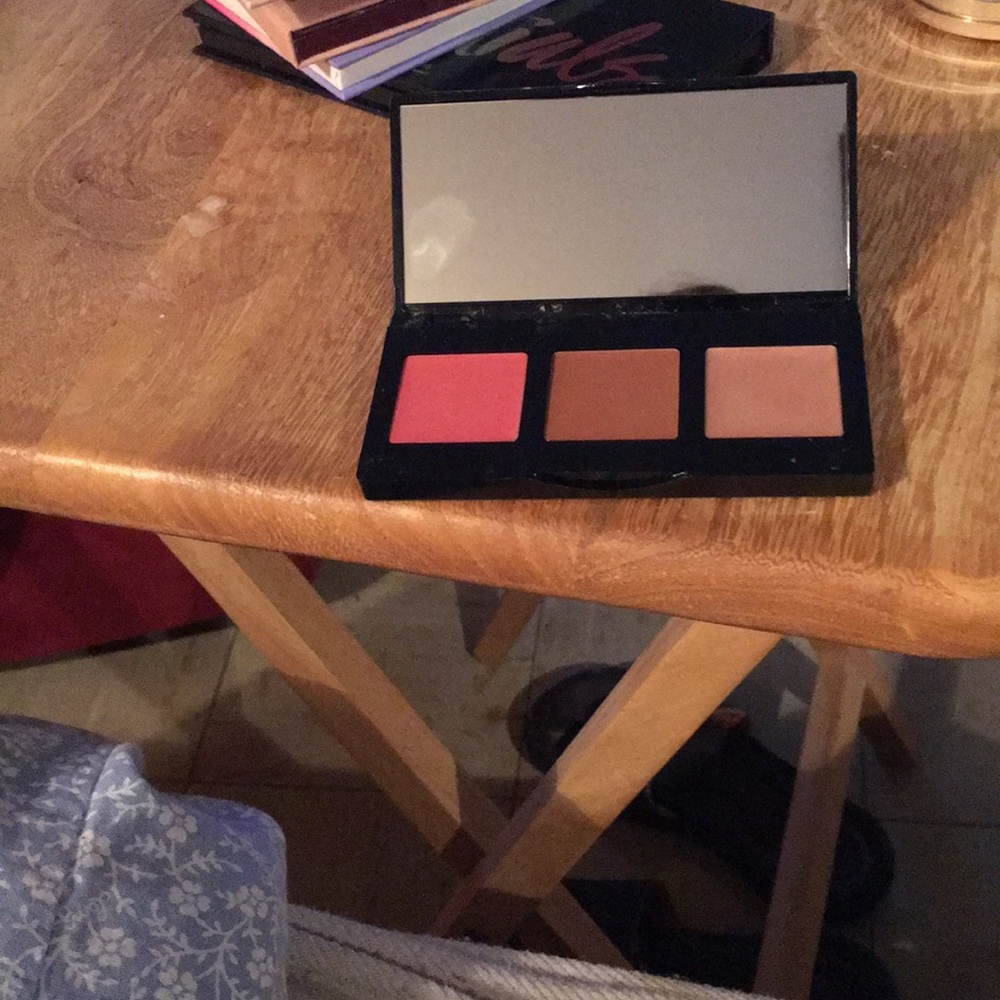 Makeup - Picture 2 of 3